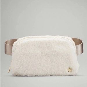 Lululemon Everywhere Fleece Bag NWT